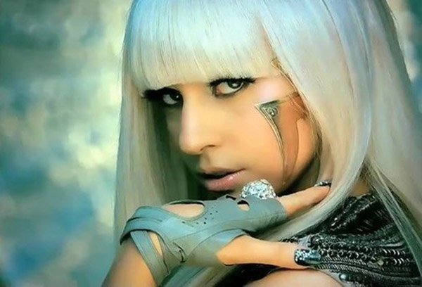 LadyGaGaPokerFacecapture Lady Gaga возмутила верующих вольным трактованием Библии