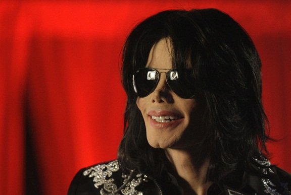 kinopoisk.ru-Michael-Jackson-974976 Прокуратура не будет предъявлять обвинения врачам Майкла Джексона