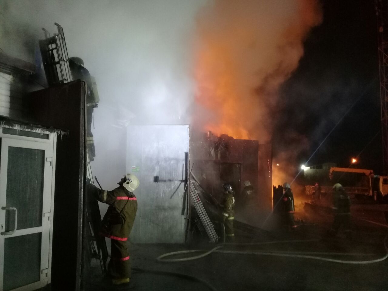 17 Ларьков пострадало в результате пожара, который вспыхнул в южной столице
