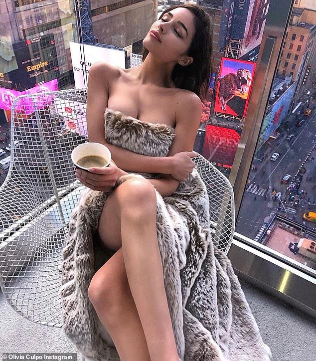 Оливия Калпо выложила смелое фото с видом на Таймс-сквер