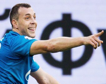 Интернет-пользователи шутят над фанатом, на животе которого расписался Дзюба Интернет-пользователи шутят над фанатом, на животе которого расписался Дзюба