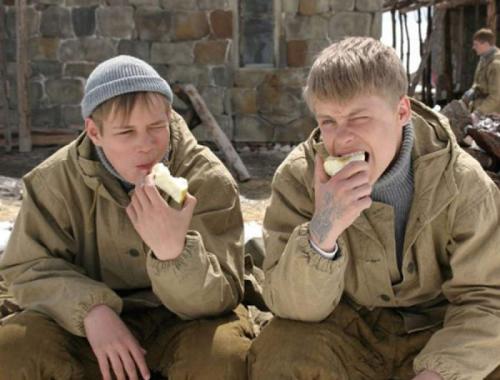 После года съемок в "Кадетстве" он снимался в "Папиных дочках", драме "Сволочи", сериале "Кремлевские курсанты". В 2010 году вышли "Елки", после которого Головин стал еще популярнее. Роль для него нашлась во всех пяти частях новогодней эпопеи.