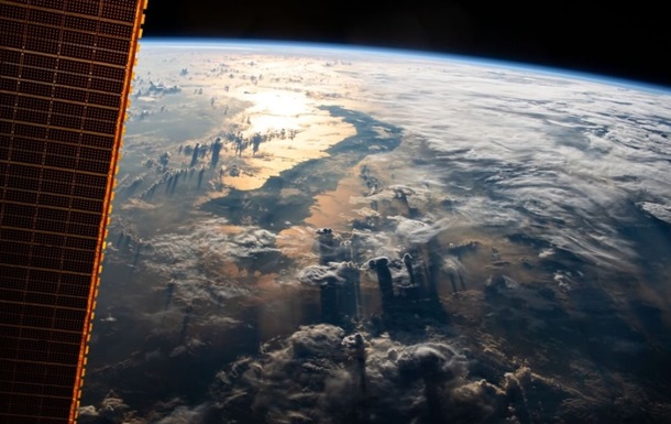 NASA показало снятое с МКС зрелищное фото Земли