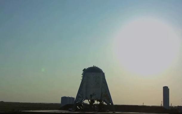 Прототип нового корабля SpaceX совершил первый взлет