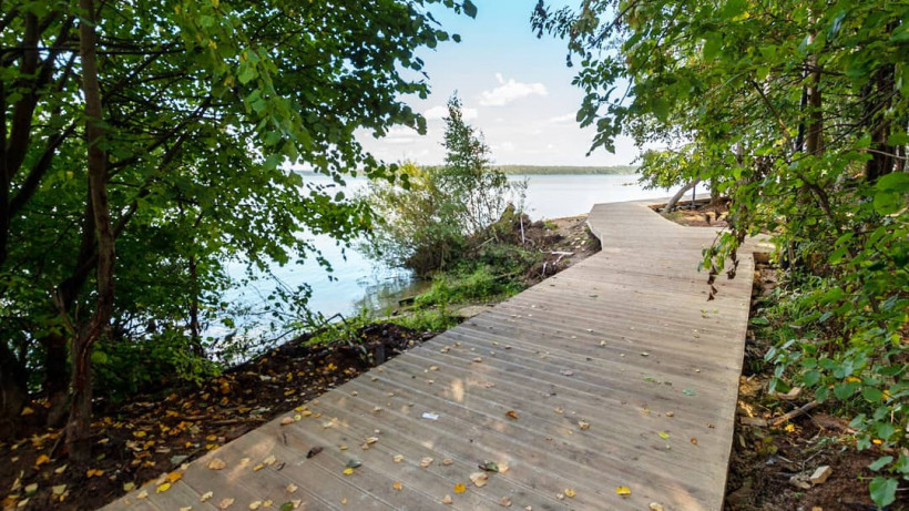 Площадку для воркаута установили на набережной озера Сенеж в городском округе Солнечногорск