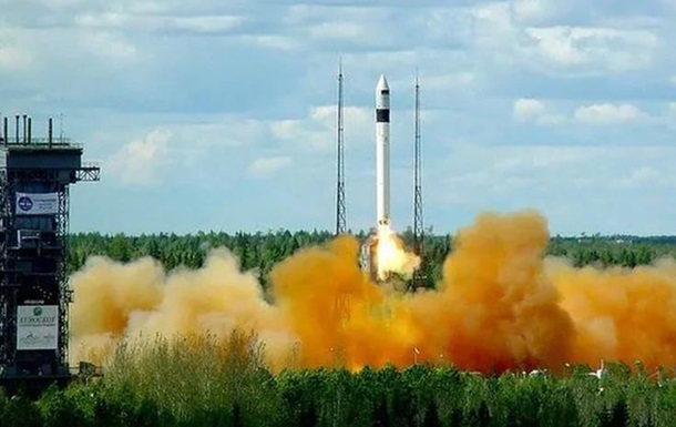 Россия запустила ракету Рокот с военным спутником