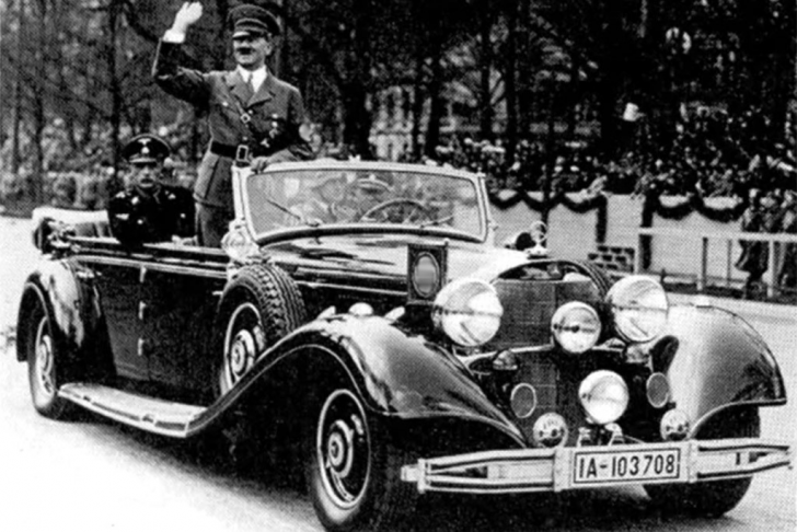 Мерседес Гитлера за 10 миллионов Рекордсменом среди самых дорогих артефактов Второй мировой является бронированный Mercedes Benz 770k, который принадлежал Адольфу Гитлеру. После войны автомобиль попал к автодилеру Михаэлю Фрелиху. Новый владелец изучил архивные документы и фотографии и доказал, что именно на этом парадном Мерседесе перемещался руководитель Третьего рейха. После 1945 года автомобиль оказался в Австрии, позже в Лас-Вегасе, а потом его купил бизнесмен из Мюнхена.