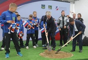 Церемония закладки камня строительства Центра ледовых видов спорта состоялась во Владивостоке