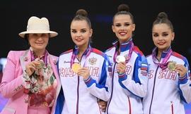Дина Аверина – чемпионка мира по художественной гимнастике в упражнениях с булавами и лентой, сборная России – выиграла командный турнир
