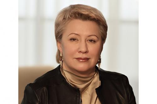 Марина Седых Компания: Иркутская нефтяная компания Место компании в рейтинге: 43 Отрасль: нефть и газ Выручка: 192,6 млрд рублей Марина Седых — единственная в России женщина, возглавляющая нефтегазовый бизнес. Гендиректором «Иркутской нефтяной компании», сооснователем и совладельцем которой она является, Седых работает с момента ее запуска в 2000 году. С 2015 года она входит в рейтинг богатейший женщин России по версии Forbes, в 2018 году ее состояние составило $350 млн.