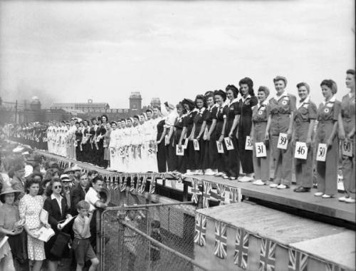 Конкурс красоты среди женщин, которые работали во время войны - 1942 год Конкурс проходил в Канаде. Принять участие в нем могла любая женщина, которая работала в условиях войны.
