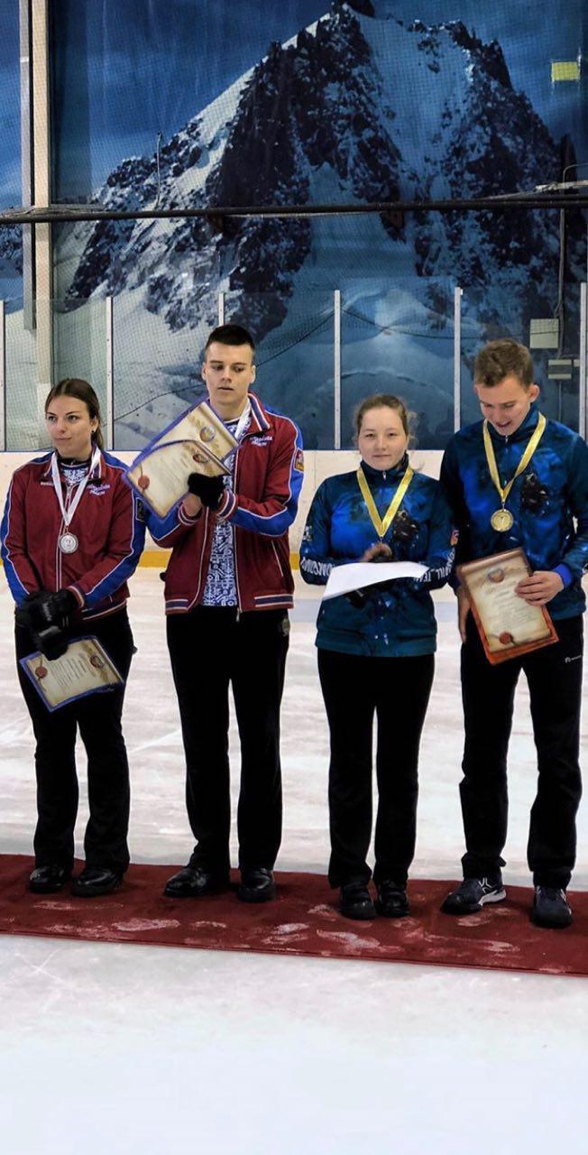 Подмосковная пара стала серебряным призером Всероссийских соревнований среди юниоров по керлингу