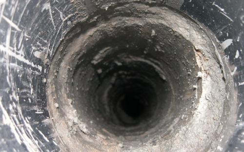 Siljan Ring (Швеция, 6800 м) В конце 80-х годов в Швеции в кратере Сильян Ринг пробурили одноименную скважину. По гипотезе ученых, именно в том месте предполагалось найти месторождения природного газа небиологического происхождения. Результат бурения вызвал разочарование как инвесторов, так и работников науки. Углеводороды в промышленных масштабах обнаружены не были.