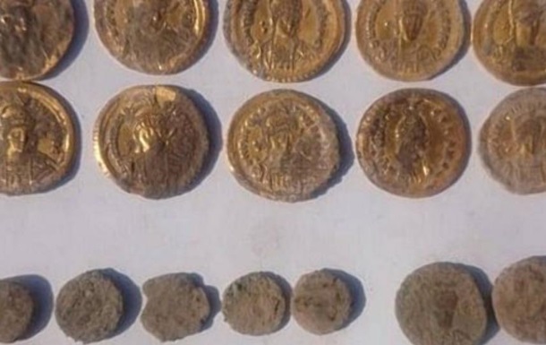 На берегу Черного моря нашли золотые монеты 