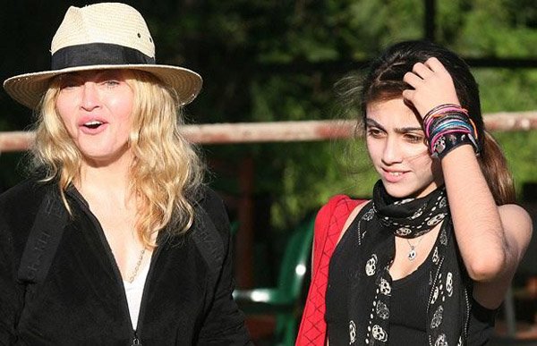 Madonna-Says-Daughter-Lourdes-Wants-Career-in-Showbiz-2 Мадонна совместно с дочерью записала новую песню