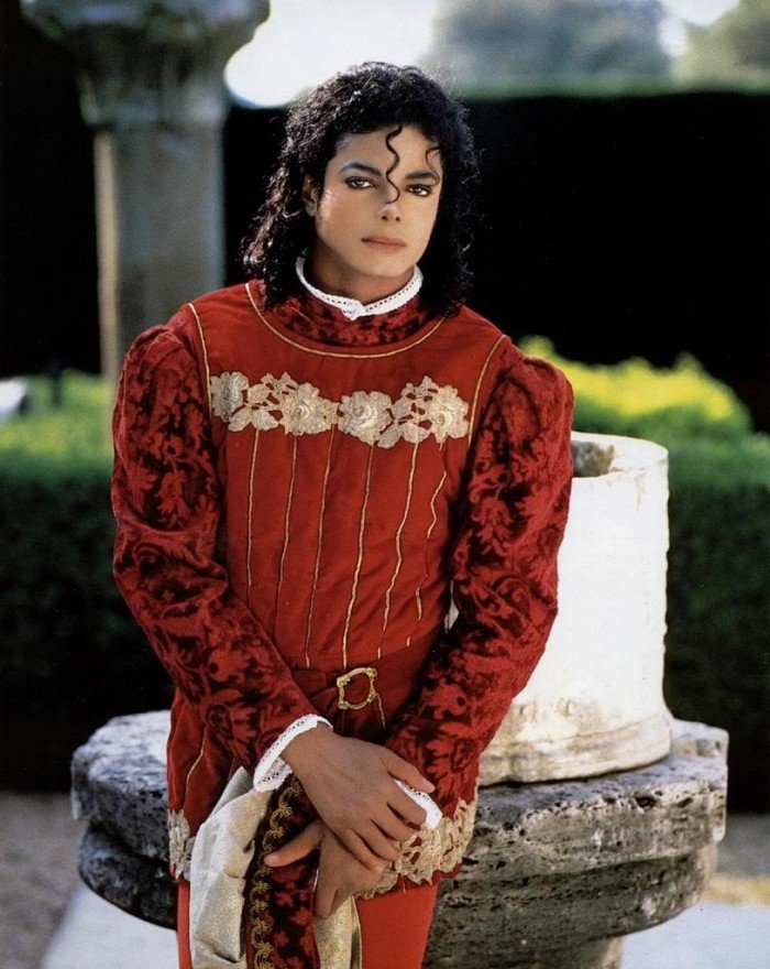 PRINCECHARMING1-700x880 Мемориальная доска Майклу Джексону будет открыта в Лондоне