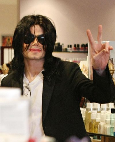 fp_1599413_wacko_jacko_is_back_in_la_to_see_a_dermatologist_1 Майкл Джексон вернулся с новым лицом