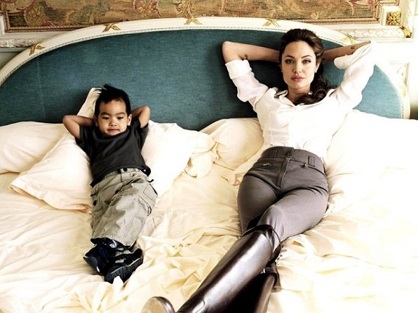 kinopoisk.ru-Angelina-Jolie-590220-w-800 В российской столице Джоли потеряла сына 