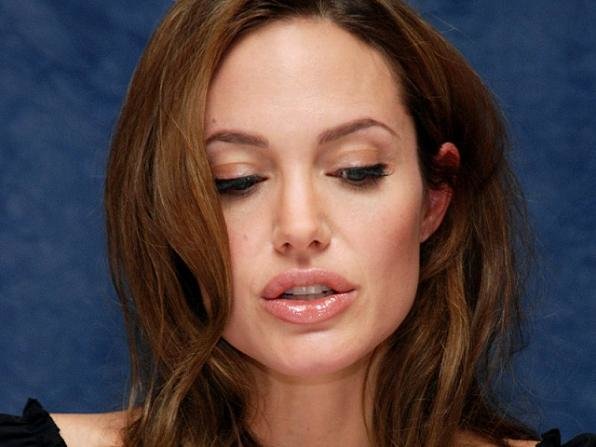 kinopoisk.ru-Angelina-Jolie-907404-w-800 Джоли объяснила причины своего отказа работать с Бекмамбетовым