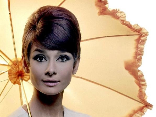 kinopoisk.ru-Audrey-Hepburn-523452-w-800 Одри Хепберн назвали первой красавицей XX века
