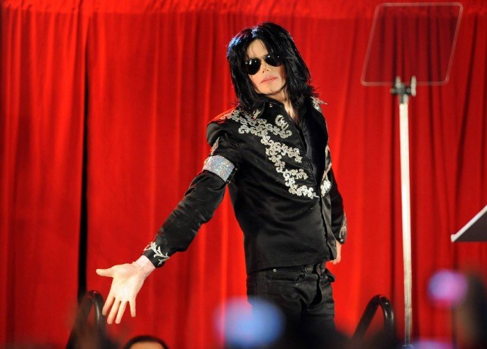 kinopoisk.ru-Michael-Jackson-974978-700x501 Опубликованы главные события в шоу-бизнесе за 2009 год