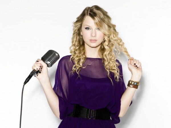 kinopoisk.ru-Taylor-Swift-904060-w-800 Пластинка Тейлор Свифт установила рекорд в американском ТОПе