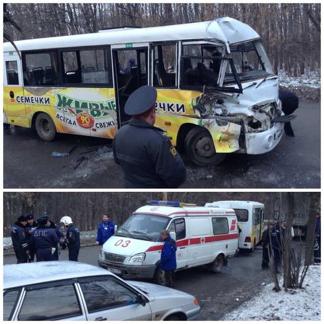 3 Пассажира ростовской маршрутки попали в больницу после столкновения с грузовиком