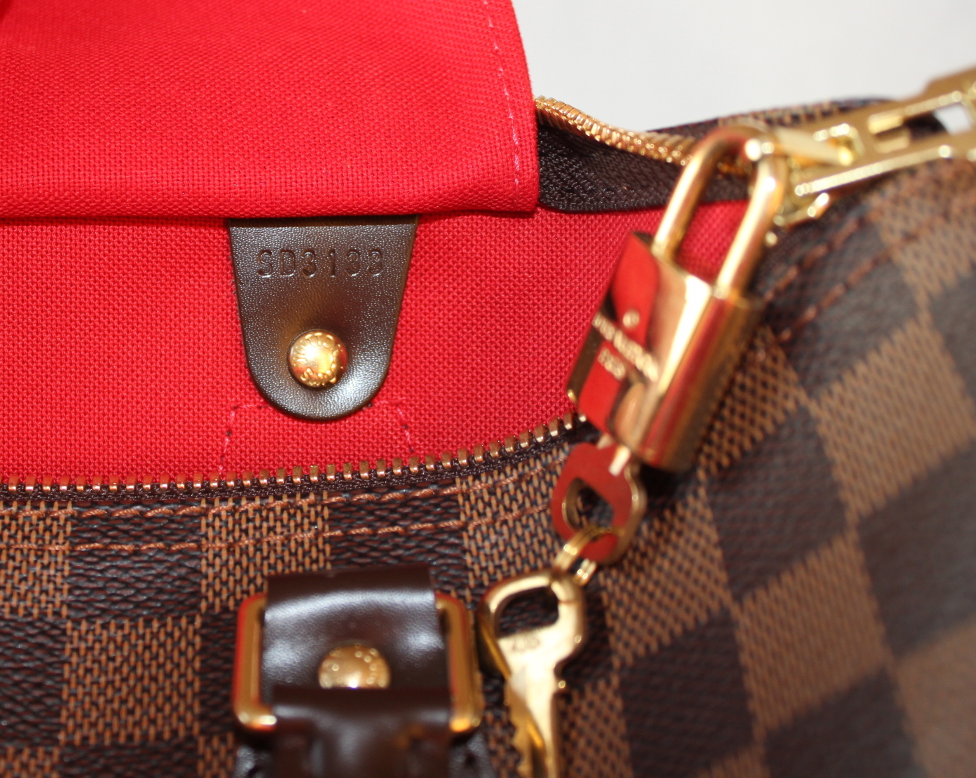 На что обратить внимание при покупке сумочки от Luis Vuitton