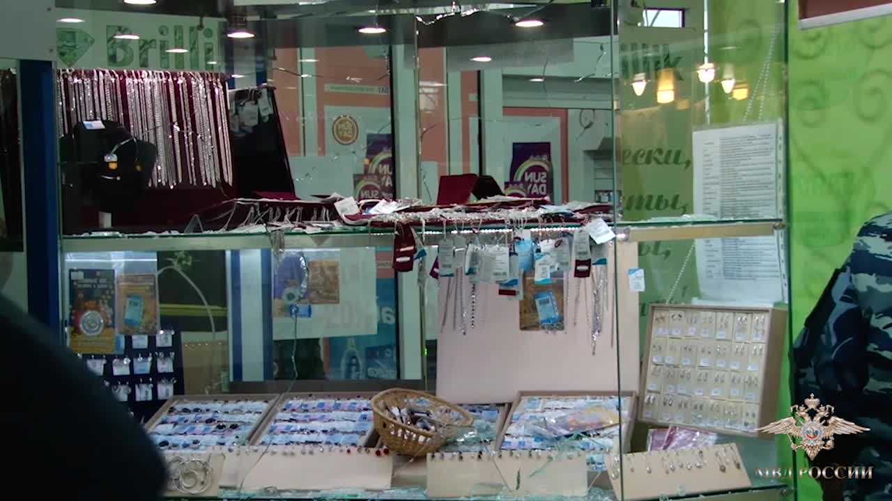 В Ростове ограблен косметический магазин 