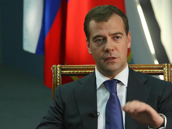Медведев Медведев протянул руку помощи американцам