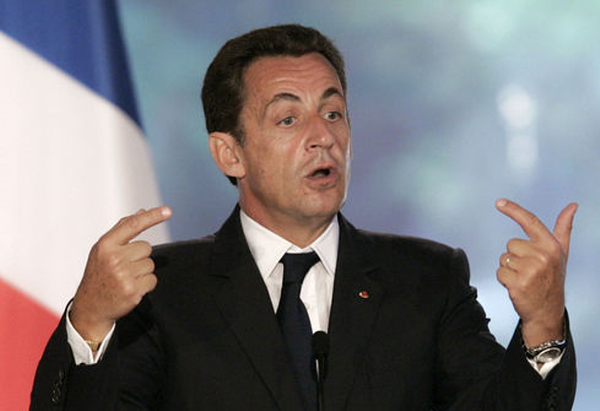 Николя-Саркози Французские военные взяли под контроль нефтехранилища в стране