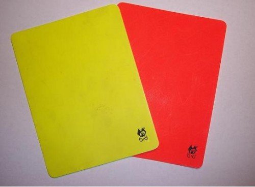 Rot_und_Gelb_Fu?ball-red_and_yellow_card_Soccer-500x368 Футболисту показали желтую карточку за смерть на поле