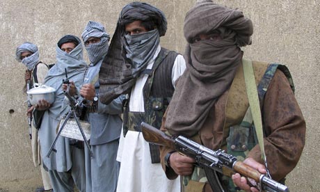 Taliban-guerrilla-fighter-001 Террористами было совершено нападение на центр армейского обучения в Афганистане