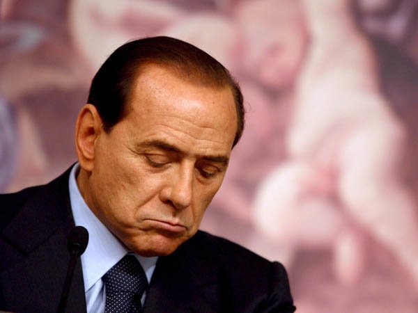Парламент не вытурил Берлускони. Премьер считает дни