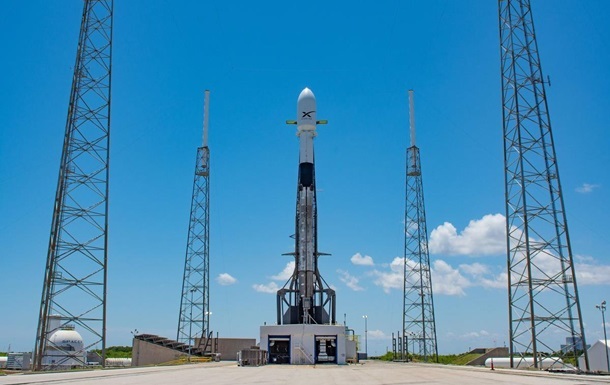 SpaceX с третьего раза запустила ракету с 60 спутниками