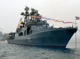 Едва не столкнулись: в Восточно-Китайском море американский крейсер "подрезал" российский корабль Едва не столкнулись: в Восточно-Китайском море американский крейсер "подрезал" российский корабль