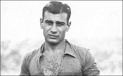 Франсиско ВаральоВ 1930 году на первом чемпионате мира в Уругвае 20-летний Франсиско был одним из самых молодых игроков. Он получил кличку Пушечка (Cañoncito) - за мощный удар при сравнительно невысоком (1 м 70 см) росте.