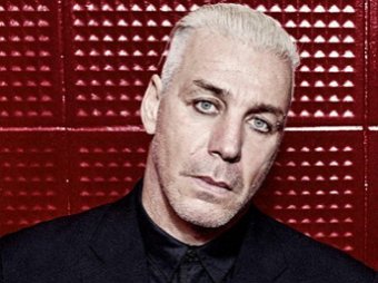 Лидер Rammstein Тилль Линдеманн сломал челюсть назойливому фанату Лидер Rammstein Тилль Линдеманн сломал челюсть назойливому фанату