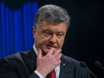 «Порошенко за решетку»: Усадьбу Порошенко закидали фаерами «Порошенко за решетку»: Усадьбу Порошенко закидали фаерами
