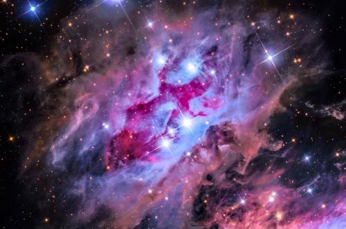 Туманность NGC 1977 (туманность «Бегущий человек») — голубая отражательная туманность в созвездии Орион, в половине градуса к северо-востоку от туманности Ориона. (Фото Steven Mohr | National Maritime Museum):