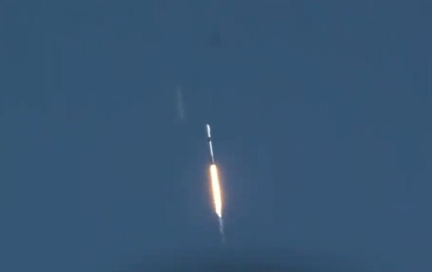 SpaceX потеряла связь с тремя спутниками