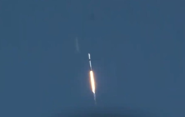 SpaceX запустила ракету Falcon 9 с тремя спутниками