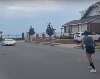 Блогер сделал неудачное сальто через разогнавшийся Lamborghini Блогер сделал неудачное сальто через разогнавшийся Lamborghini