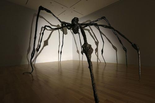 2. Луиза Буржуа Работа: Spider, 1997. Бронза. 326,3х756,9х706,1 см Дата и место продажи: Christies, Нью-Йорк. 15.05.2019. Эстимейт: $25 000 000 — 35 000 000 Цена: 32 055 000