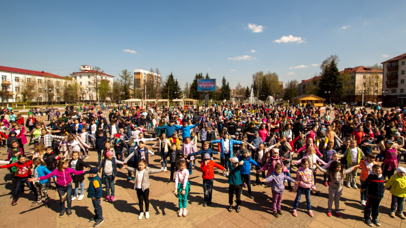 Более тысячи человек приняли участие в масштабной общегородской зарядке в Солнечногорске