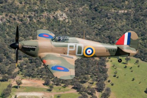 1. Истребитель Hawker Hurricane Стоимость: $2,1 млн — $2,6 млн Крупная военная техника — нечастый гость на аукционах: во-первых, основная масса сохранившихся до наших дней танков и самолетов находится в распоряжении музеев; во-вторых, потенциальных покупателей отпугивают трудности, связанные с транспортировкой и хранением приобретенного лота. Как бы то ни было, Bonhams рассчитывает продать более чем за $2 млн британский одноместный истребитель Hawker Hurricane 1942 года выпуска. Оснащенный 12 пулеметами, самолет принадлежал Канадским королевским ВВС и, по всей видимости, патрулировал Восточное побережье, где наблюдалась активность вражеских подводных лодок. Сейчас Hawker Hurricane полностью в рабочем состоянии, и в качестве бонуса к нему прилагается разрешение на полеты.