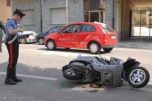 Мотороллер Vespa, на котором Пининфарина ехал на работу, столкнулся с автомобилем Ford Fiesta, за рулем которого находился 78-летний мужчина, некий Джулиано Салми.