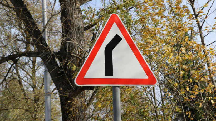 Более 5,5 тысяч дорожных знаков заменили на дорогах Подмосковья с начала года