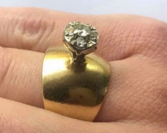 Интернет-пользователи раскритиковали кольцо за 55 000 долларов из-за сходства с прыщом Интернет-пользователи раскритиковали кольцо за 55 000 долларов из-за сходства с прыщом
