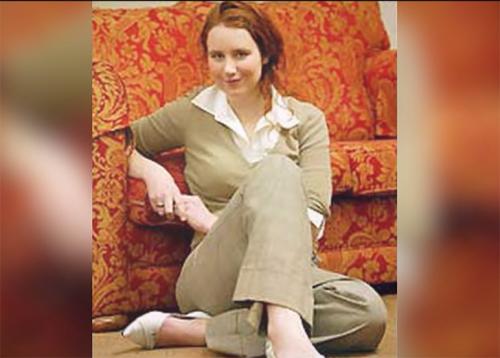 9-е место Студентка Роузи Рид, 18 летВ 2004 году 18-летняя англичанка Роузи Рид из Бристольского университета продала свою невинность, чтобы заплатить за учебу. «Товар» был выставлен на онлайн-аукцион. На предложение откликнулось более 400 человек, из которых Роузи выбрала пятерых подходящих кандидатов и после личных встреч с ними выбрала победителем 44-летнего инженера компании British Telecom. За ночь со студенткой мужчина отдал 8400 фунтов стерлингов. Известно, что в это время Роузи встречалась с другой девушкой, которая ожидала за дверью все время, пока Рид «передавала товар».